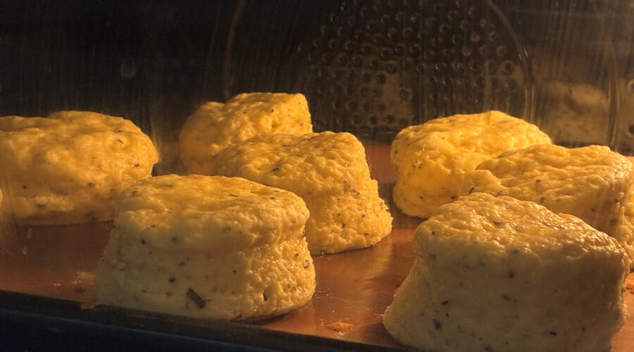 갓구운 빵에서 밀가루 냄새나는 이유와 안나게 하는 방법